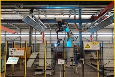 推臂焊接机器人工作站